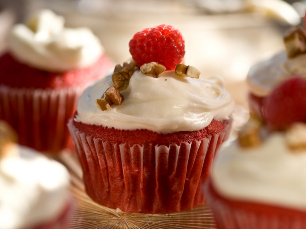 red velvet cupcakes recipe. Red Velvet Cupcakes with Cream